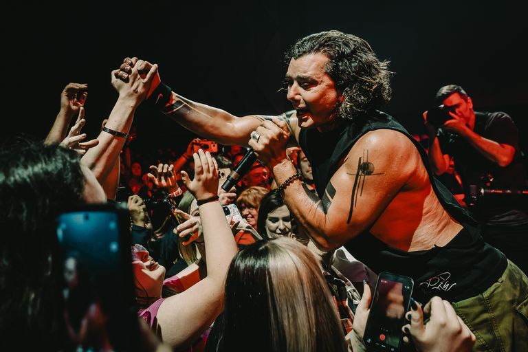 Bush performing live at AEC Theatre in Adelaide